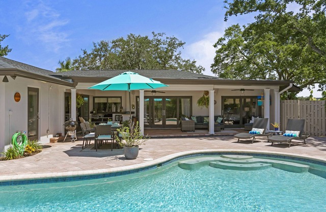 Heated Pool and Arcade! South Tampa Quiet Bliss
