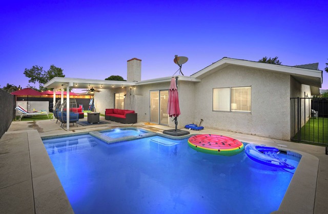Heated Pool - Jacuzzi - Firepit - Game Room