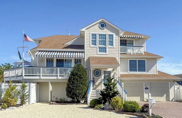 Heated Saltwater Pool ~ Island Bliss 5BR 3BA Luxury Bayside Beauty ~ Sleeps 12