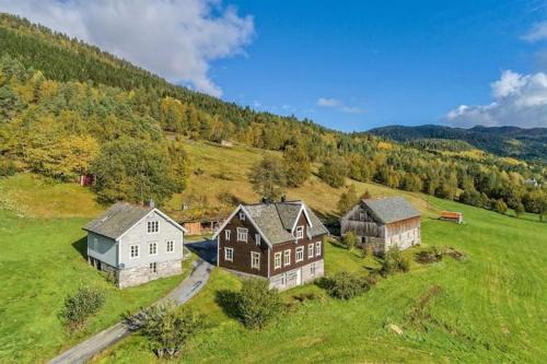 Heggjabygda Gjestegard - historisk tømmerhus i landlige omgivelser