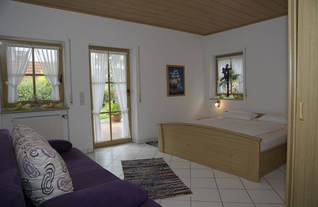 Helle Ferienwohnung mit Garten ideal für Familien und Hundebesitzer