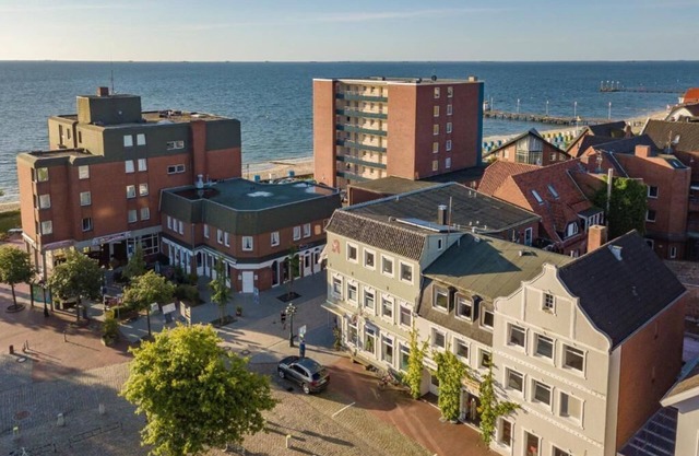 Hellinghaus - Wyk auf Föhr Fantastic view of the harbor & sea.