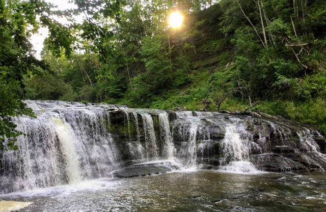 Hemlock Hideaway Cabin with waterfalls, walking trails