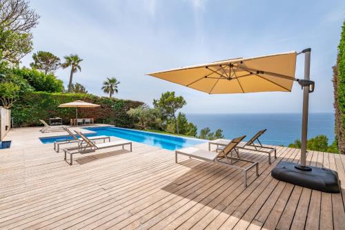 Herce Property - Private Pool & Beachfront Villa