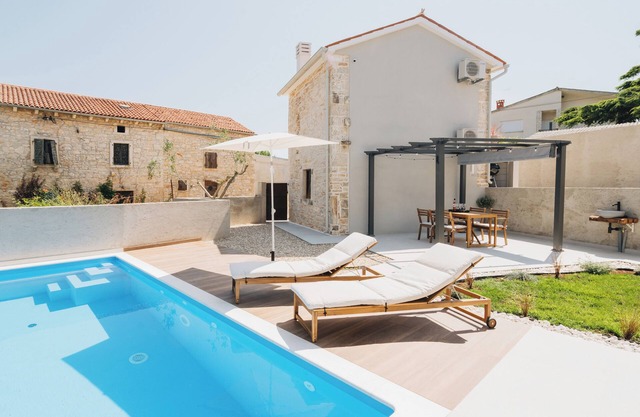 Heritage New Stone Villa Allegra - Private Swimming Pool & Garden