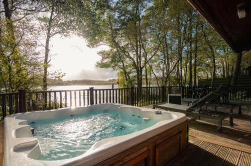 Heron Lodge with Hot-tub