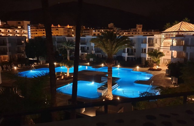 HG Tenerife Sur, Heated pool, Sun on balcony with Pool views