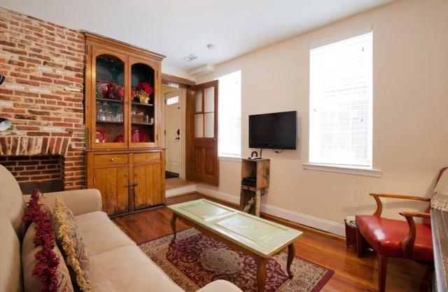 Hidden Fells Point Gem/Private Courtyard Patio