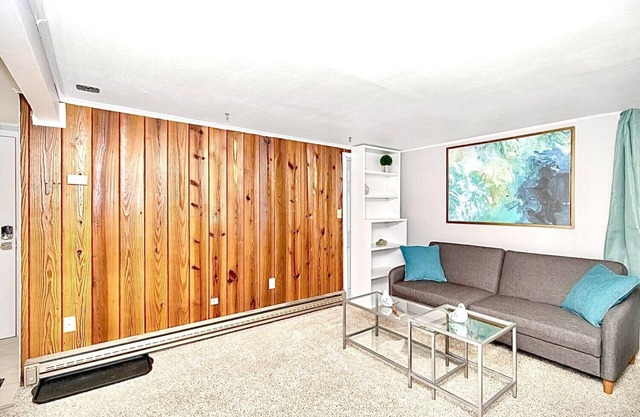 Hidden Gem- Spacious Studio Near Airport