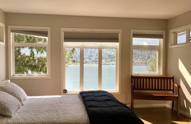 Hideaway Lakefront Forest Retreat