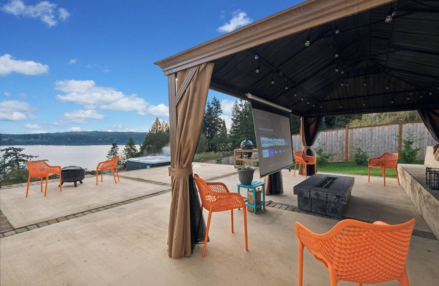 High bank waterfront estate on Whidbey Island