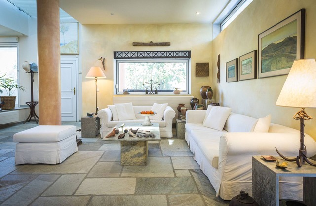 High-end aesthetics villa, severed from prying eyes!