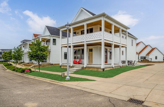 High End Home in St Joseph, MI with Water Views & Pool! 7 night minimum.