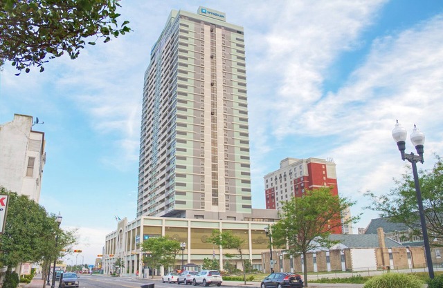 High Rise close to Steel Pier and Hardrock Casino