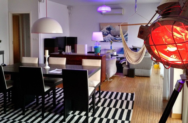 High spec, and luxurious apartment. Fast Wifi and Italian furniture.