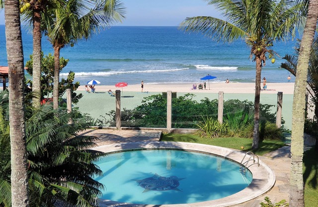High Standard House, Foot in the Sand, 5 Suites, Maresias. Watch our video.