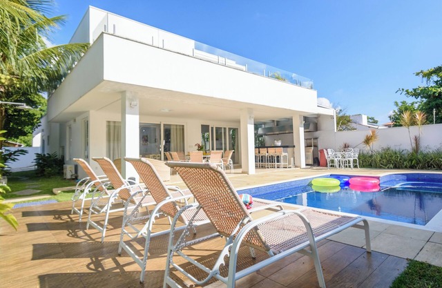 High standard house, with 5 suites, 50m from Barequeçaba beach