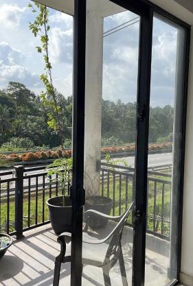 Highway View Transit Kiribathgoda