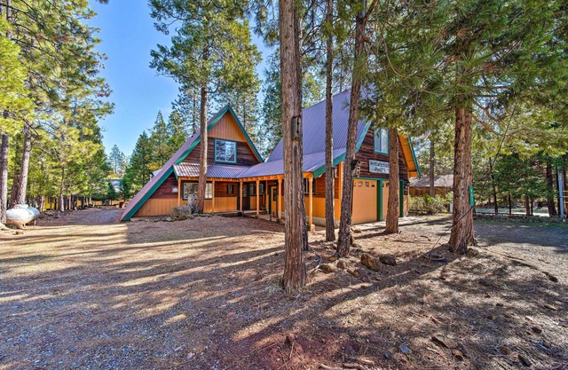 Hike & Fish, < 1 Mi to Trinity Lake: Rustic Cabin!
