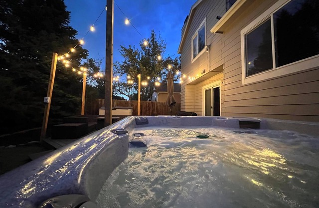 Hiking*Biking*Hot Tub*Fire Pit*Perfect Location