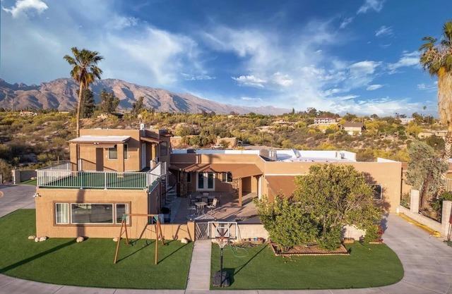 Hill Top - Scenic Villa w/Panoramic Views & Pool