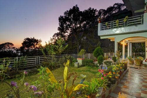 Hill View 2BHK Homestay with Garden - 2 Bedrooms with Living room Kitchen and 2 Washrooms