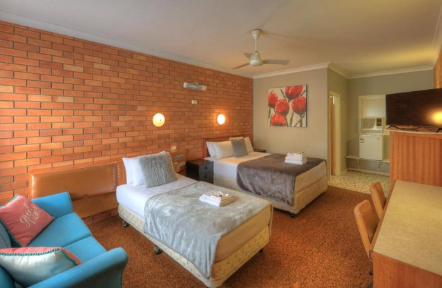 Hilldrop Motor Inn