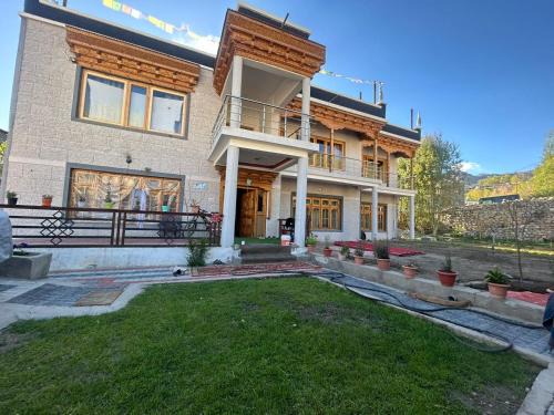Hillside Farmstay Leh