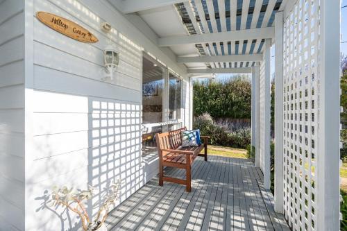 Hilltop Cottage - Beachside Escape