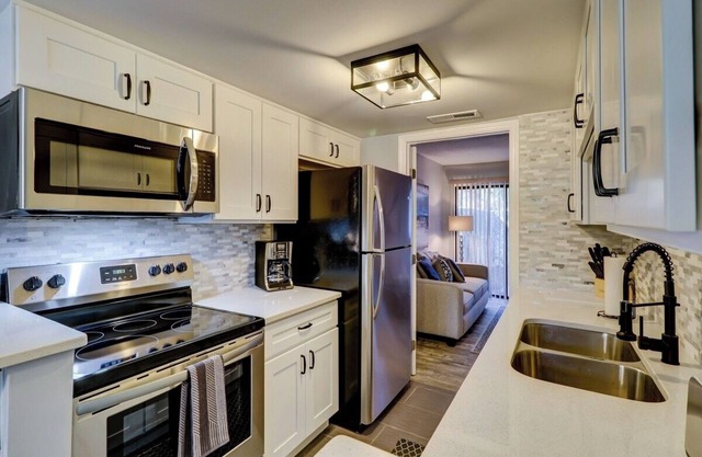 Hilton Head 2BR Escape w/ Pool & Sofa Bed