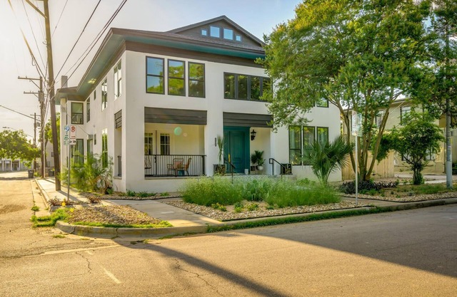 Historic Austin B&B: 4 Unique Suites, Sleeps 15!
