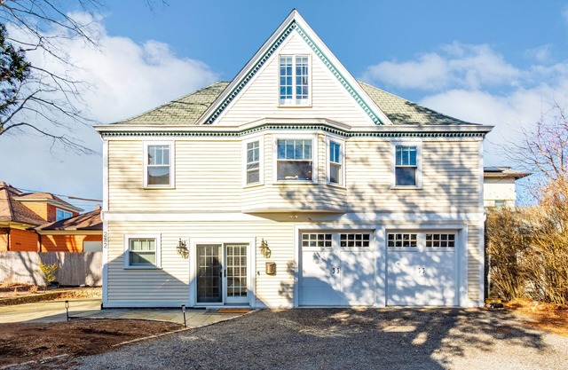 Historic Carriage House Next to Brown/RISD with Free Parking!