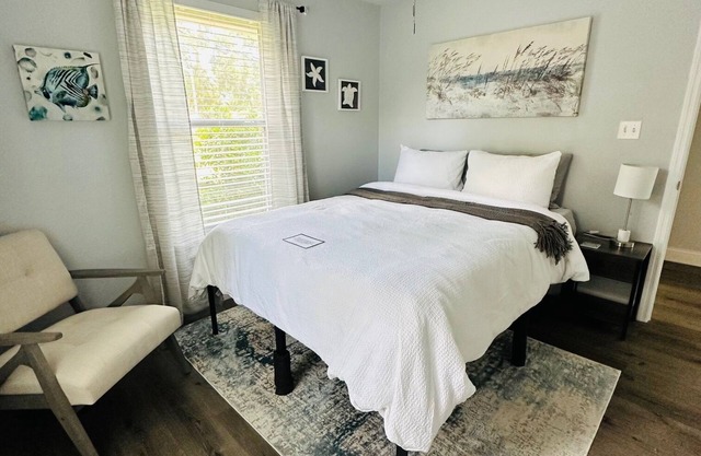 Historic Carriage House Apt - Swan City Getaways