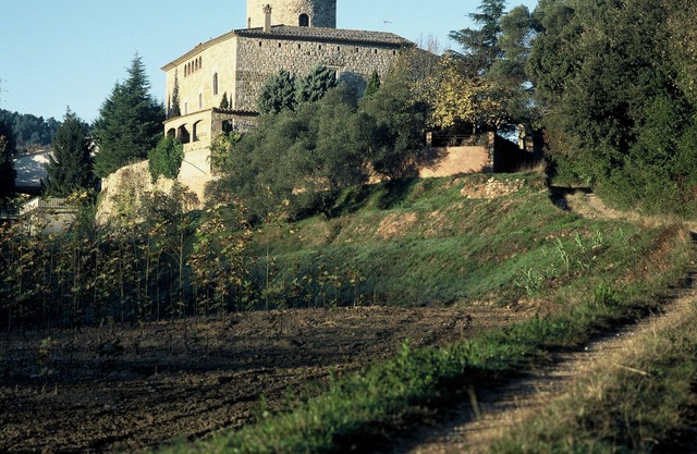 Historic castle is low-key yet elegant and near Girona/Costa Brava beaches