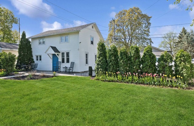 Historic Coach House in Historic Lake Geneva