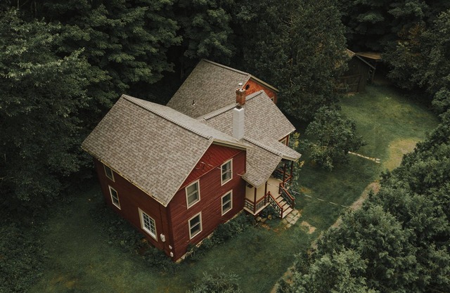 Historic farmhouse by the river in Keene, NY near Lake Placid & Whiteface Mt.