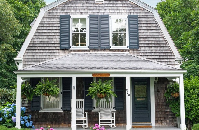 Historic Home in Prime Osterville Village Location: Three bedrooms, Sleeps 6