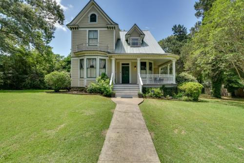 Historic Hot Springs Home Less Than 1 Mi to Oaklawn!