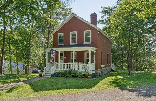 Historic Island Retreat on Great Diamond Island with resort like amenities!