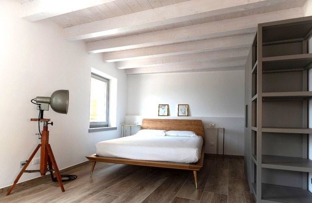 Historic lakefront residence elegantly furnished