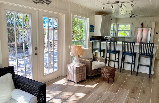 Historic Longbeach Village Cottage - Private Home