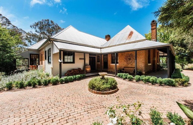 Historic Riverfront Residence Farmstay