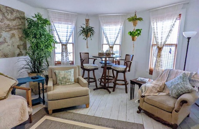 Historic spacious 1 bd. Apt in heart of Tahlequah