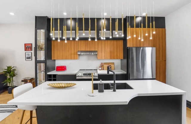 Historical Loft Retreat Minutes to Elora Main St