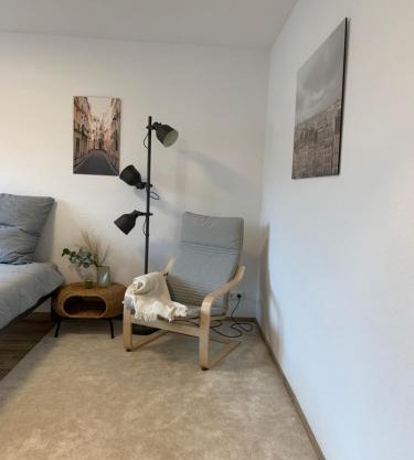 HMS16 - 1 Zimmer ApartmentI I max 2 Personen I ab 5 Nächte I S-Bahn I Mercedes Benz I Balkon I Küche I Bad