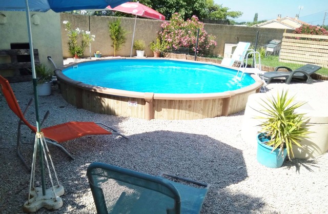 holiday villa 100 m2 private pool 7 kms Avignon