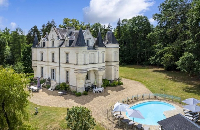 Holiday Chateau for Families and Groups