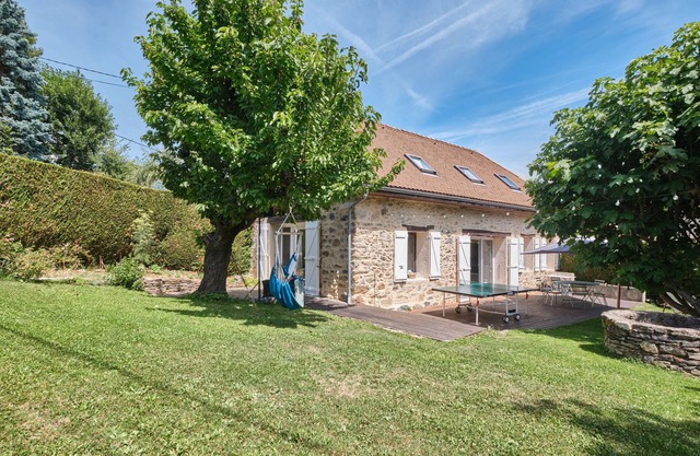 Holiday Home 'Jolie Maison' with Mountain View, Private Terrace and Wi-Fi