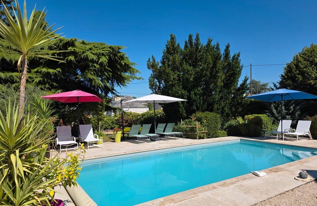 Holiday Home 'Des Caves' with Shared Pool, Wi-Fi and Air Conditioning