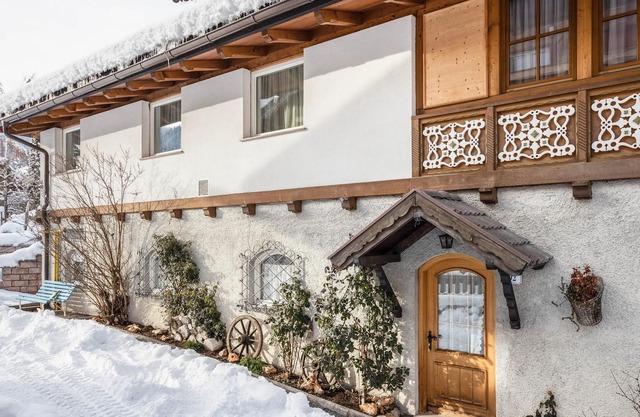 Holiday Apartment “Appartamento Neif de Sellaronda” with WiFi